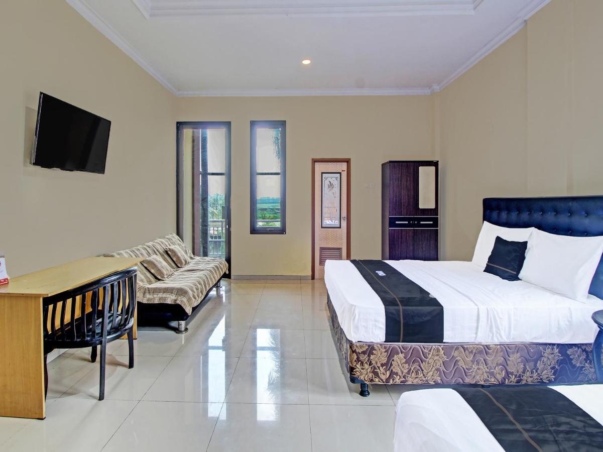 Hotel Collection O 91666 Meyli