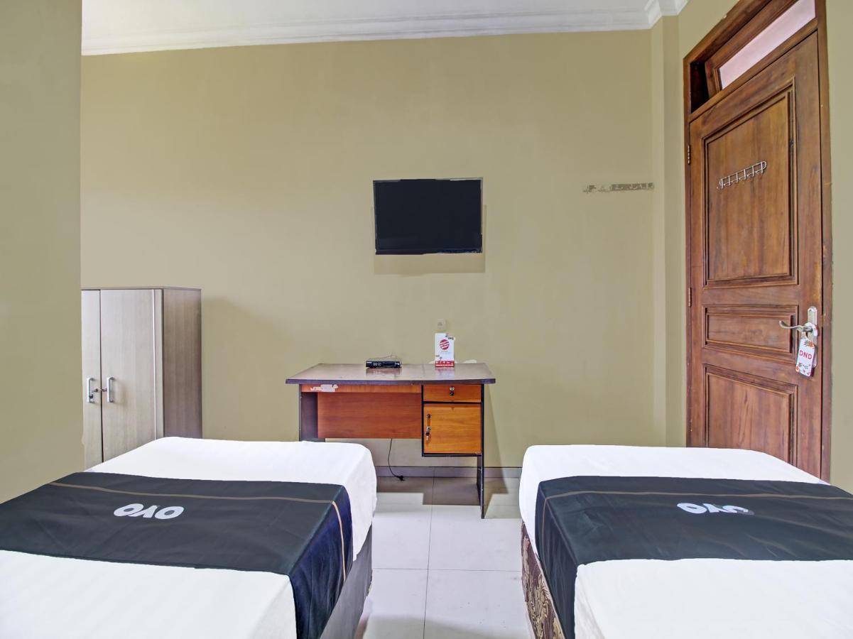 Hotel Collection O 91666 Meyli